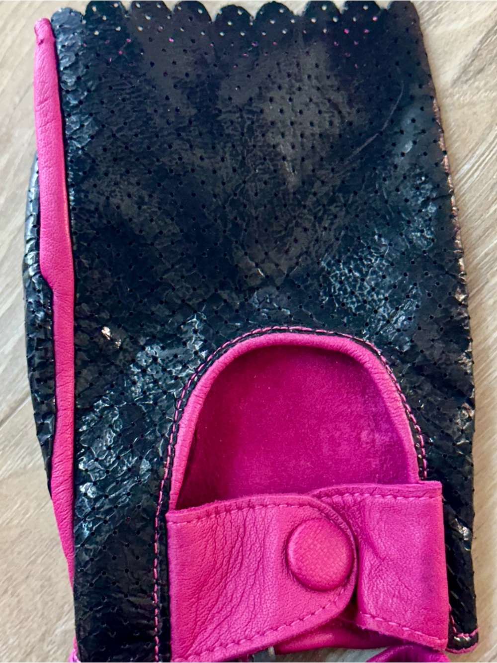 David & Young Genuine Leather Fingerless Gloves Pink Black NWT Size S - Picture 10 of 12